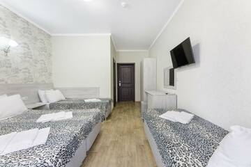 4-местная комната комфорт без балкона в Отеле White Hotel 